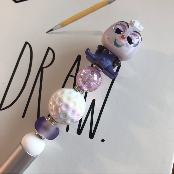 Disney Doorables: Olaf Retells: The little Mermaid: Ursula handmade beaded pen - Picture 1 of 3